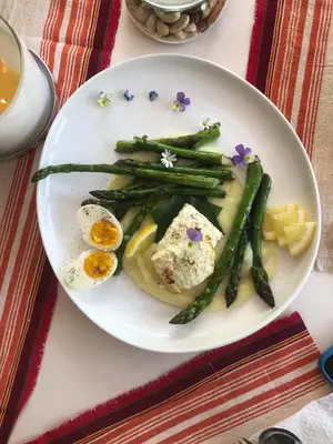 a white plate of food with eggs and green beans at Стаи за гости в Ритрийт Център 