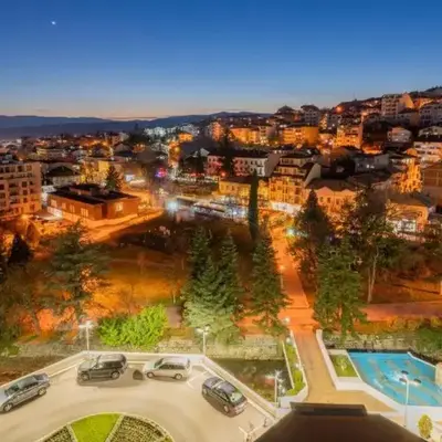 2 Bedroom Apartment with Garage