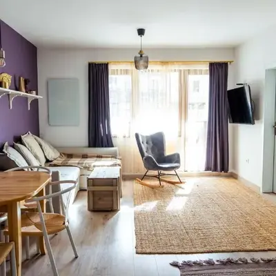 Large Stylish 2-bedroom apt near ski road