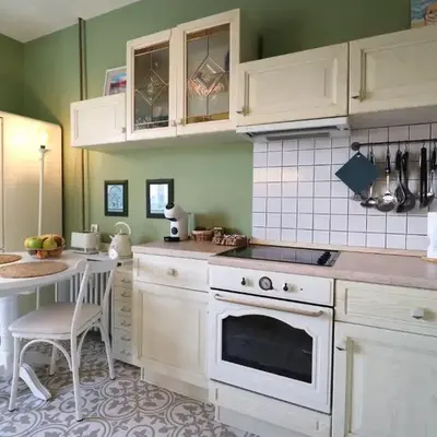 Spacious and Central Vintage - Modern Apartment