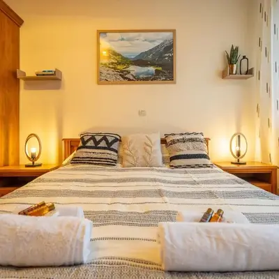 Premium comfy 2BDR Apt - Free Parking - Fast Wi-Fi
