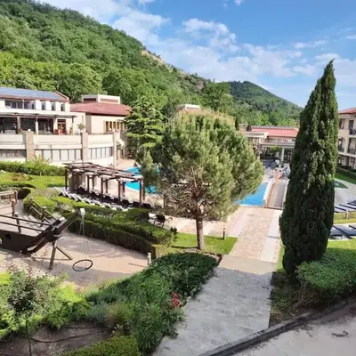 Modern 2BDRM in 5* Resort & pool
