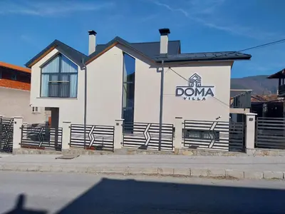 a building with a sign for the downma virus at Villa Doma in Sapareva Banya