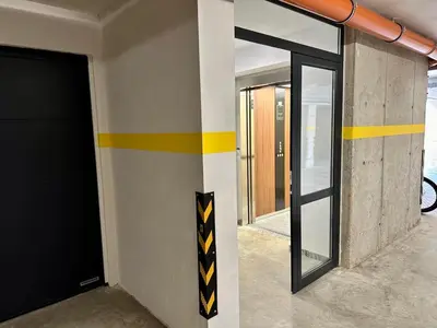 a hallway with a door and a yellow stripe on a wall at ARHEYA 8 apart/АРХЕЯ 8 апартамент за гости in Karlovo