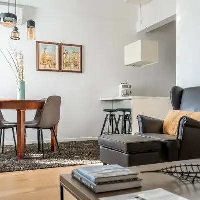 Elegant Getaway Near Iconic Eagles' Bridge