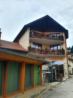Gallery image of Къща за гости с механа Баджо in Dospat