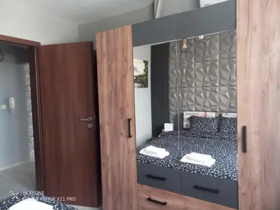 a mirror in a room with a bed and a bed sqor at Royal Park Bansko premium in Bansko