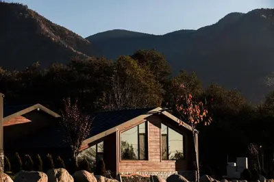 a small house with mountains in the background at Alexandra Family Estate in Samoranovo