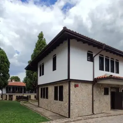 Aura house