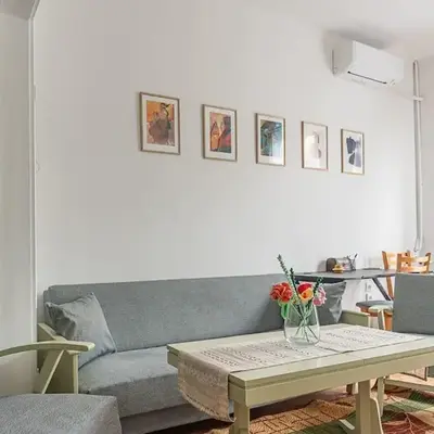 Centrally Located Vintage Flat