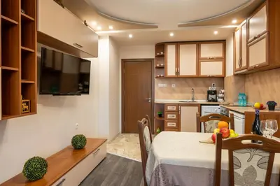 a kitchen and dining room with a table in a room at Апартамент за гости ВениАн in Velingrad