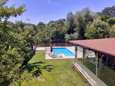 a backyard with a swimming pool and a house at Sokol i Kalina spa in Pchelin