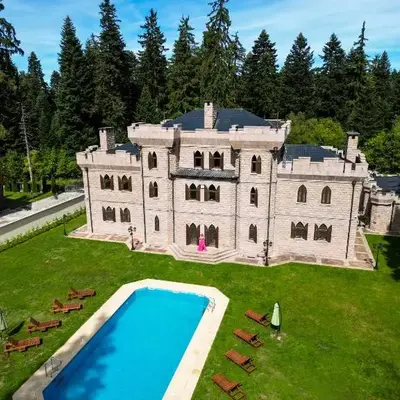 The Castle - Your unique way of retreat