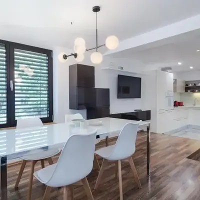 Spacious and modern apt