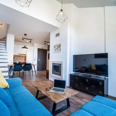 Alpin Penthouse 2 Bedroom with Fireplace and Mountain View