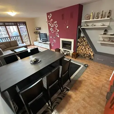 Penthouse 2 Bedroom Apartment w fireplace