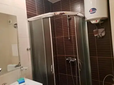 a shower with a glass door in a bathroom at Apartment Wintermärchen Bansko in Bansko