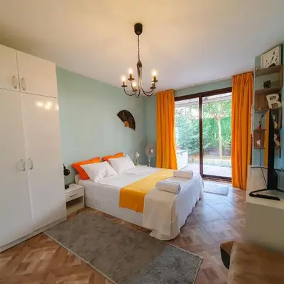 Claire Apartment with Garden