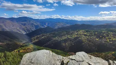 a view of the mountains from the top of a mountain at Къща за гости ВИРА in Yasă-Koriya