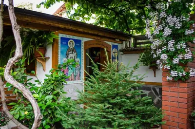 a small house with a painting on the door at Лазов in Sapareva Banya