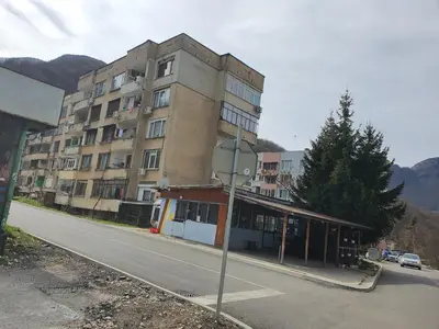 a building on the side of a street with a stop sign at TONI'S Apartament in Bŭnzareto