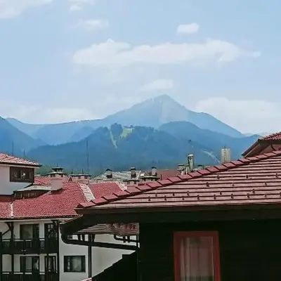 Lara's cosy apartment 200 m from lift