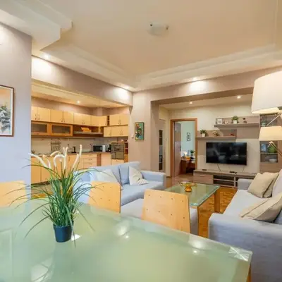 Spacious and Central Retreat