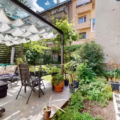 Cozy 1BR Flat next to NDK with Private Patio