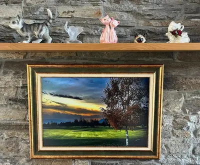 a painting of two dogs on a shelf at Villa Stemara in Razlog
