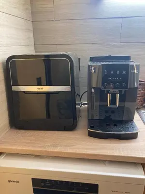 a microwave sitting on a counter next to a coffee maker at Guest house Dinaya-2 in Dobrinishte