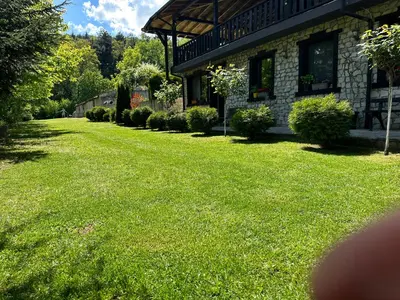 a yard next to a house with green grass at Къща за гости Лясково in Lyaskovo