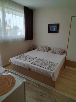 a bedroom with a bed and a window at Къща за гости Св Никола in Tschepinzi