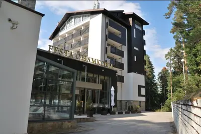 a building with a black and white facade at Лари Б01 in Borovets