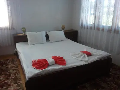 two towels on a bed in a bedroom at Guest House AHP in Mala Tsŭrkva