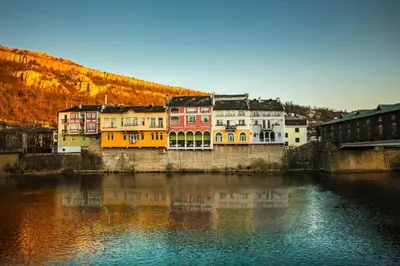 a group of buildings next to a body of water at Guest House Robin Hud in Cherni Osŭm
