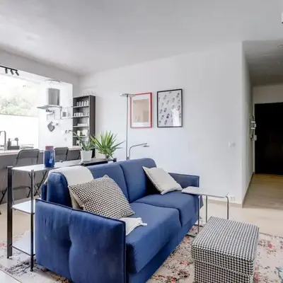 Modern 1BDMApartment Near Shopping Mall & Metro