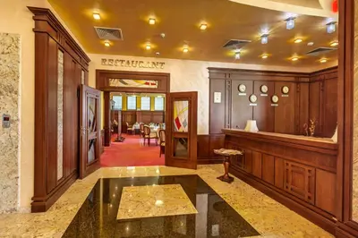 a lobby with a table in a room with at Hotel Chiirite in Plovdiv