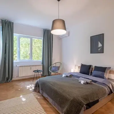 Beautiful Bright and Spacious Central Apt