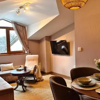 Cozy Stylish 2-bedroom apt near ski road