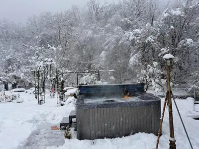 a hot tub in the snow next to a pole at River Garden in Beli Osŭm