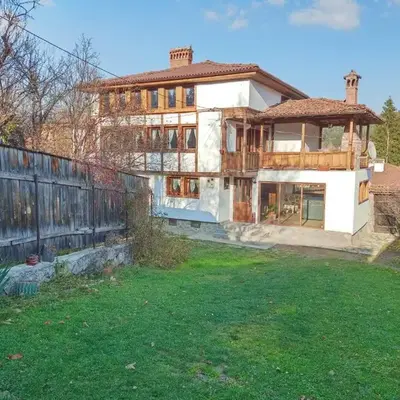 Villa Lyutovi Holiday Home