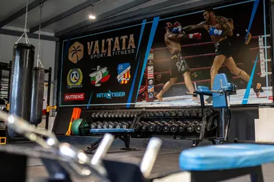 a couple of men boxing on a ramp in a gym at Комплекс язовир Валтата Komplex yazovir VALTATA in Samuilovo