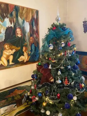 a christmas tree in a room with a painting at Art Studio in Sapareva Banya