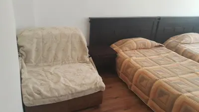 a bedroom with two twin beds and a bedskirts at Hotel Via Trayana in Beli Osŭm
