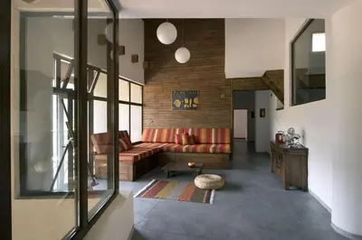 a living room with a couch and a table at The Reddoorshouse in Solishta