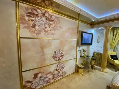 a room with a wall with a painting of flowers at Стаи за гости Топ Старс Смолян in Smolyan