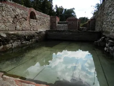 a reflection of the sky in a pool of water at Апартамент 13 in Hisarya