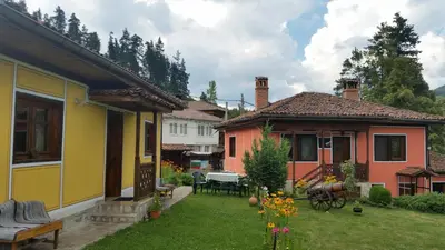 a house with a yard with a table and chairs at Mechta Guest House in Koprivshtitsa