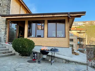 a small house with a grill in front of it at Къща за гости Виевци in Vievo