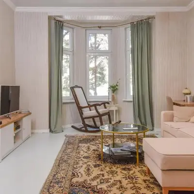 Spacious vintage 2BR